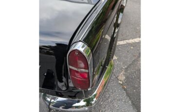 Triumph-Tr4-1964-New-Gloss-Black-pain-Light-grey-leather-18