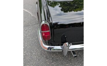 Triumph-Tr4-1964-New-Gloss-Black-pain-Light-grey-leather-19