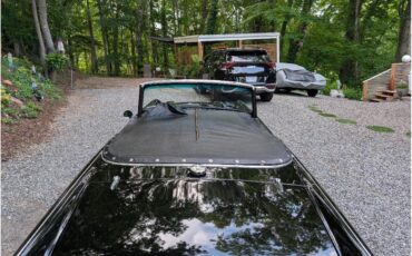 Triumph-Tr4-1964-New-Gloss-Black-pain-Light-grey-leather-2