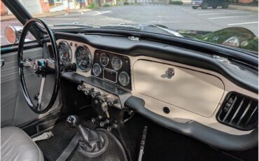 Triumph-Tr4-1964-New-Gloss-Black-pain-Light-grey-leather-23