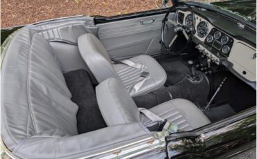 Triumph-Tr4-1964-New-Gloss-Black-pain-Light-grey-leather-24