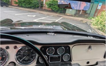 Triumph-Tr4-1964-New-Gloss-Black-pain-Light-grey-leather-25