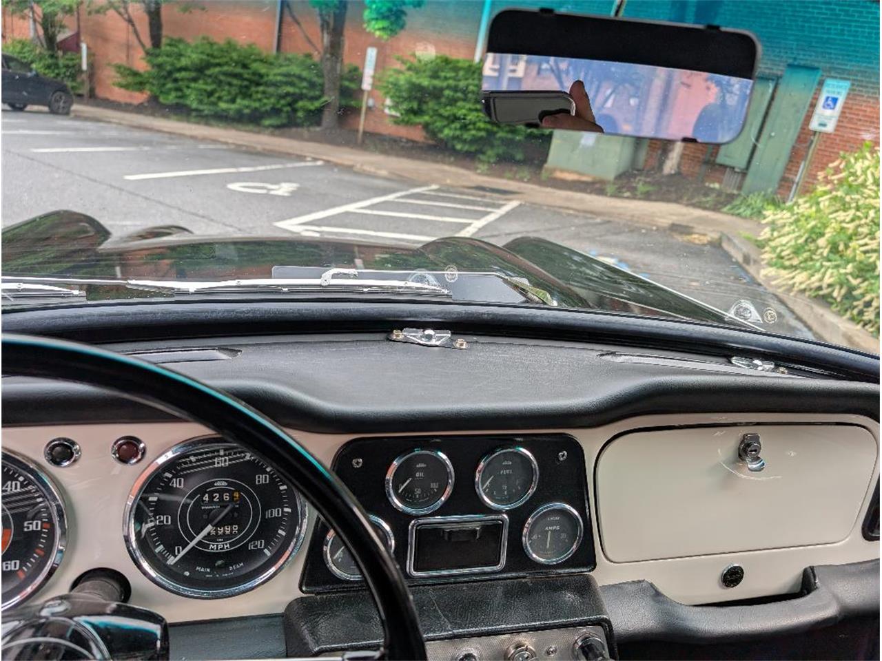 Triumph-Tr4-1964-New-Gloss-Black-pain-Light-grey-leather-25