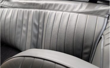 Triumph-Tr4-1964-New-Gloss-Black-pain-Light-grey-leather-33