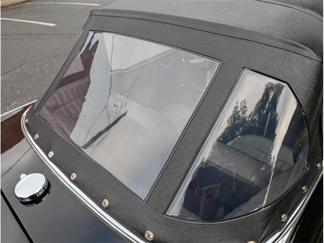 Triumph-Tr4-1964-New-Gloss-Black-pain-Light-grey-leather-34