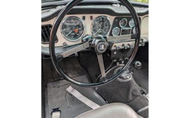 Triumph-Tr4-1964-New-Gloss-Black-pain-Light-grey-leather-37