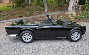 Triumph-Tr4-1964-New-Gloss-Black-pain-Light-grey-leather