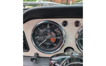 Triumph-Tr4-1964-New-Gloss-Black-pain-Light-grey-leather-38
