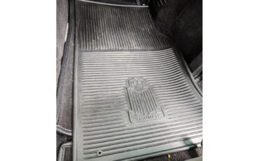 Triumph-Tr4-1964-New-Gloss-Black-pain-Light-grey-leather-40