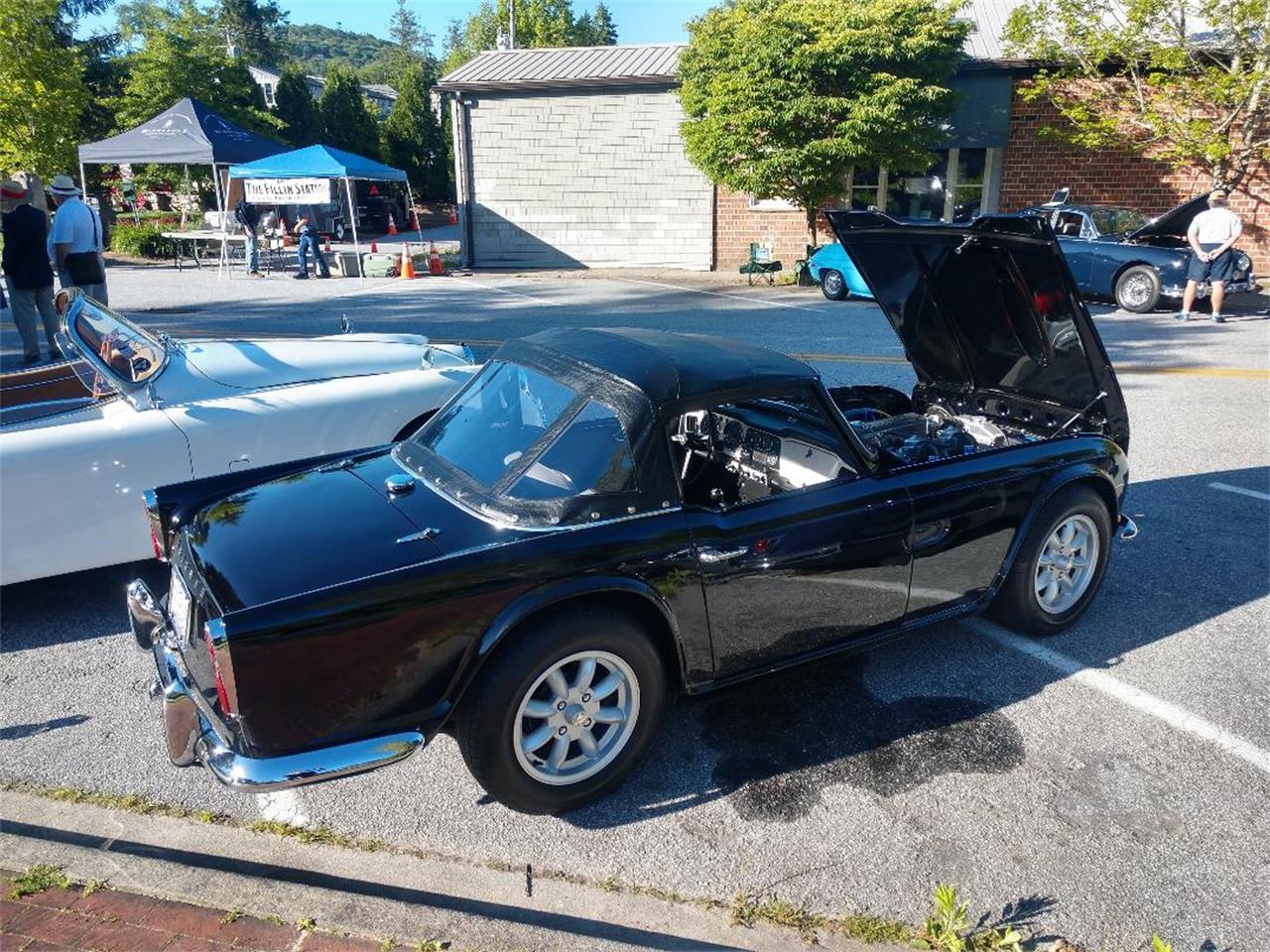 Triumph-Tr4-1964-New-Gloss-Black-pain-Light-grey-leather-42