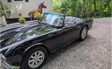 Triumph-Tr4-1964-New-Gloss-Black-pain-Light-grey-leather-5