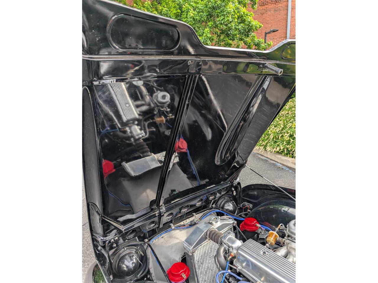 Triumph-Tr4-1964-New-Gloss-Black-pain-Light-grey-leather-51