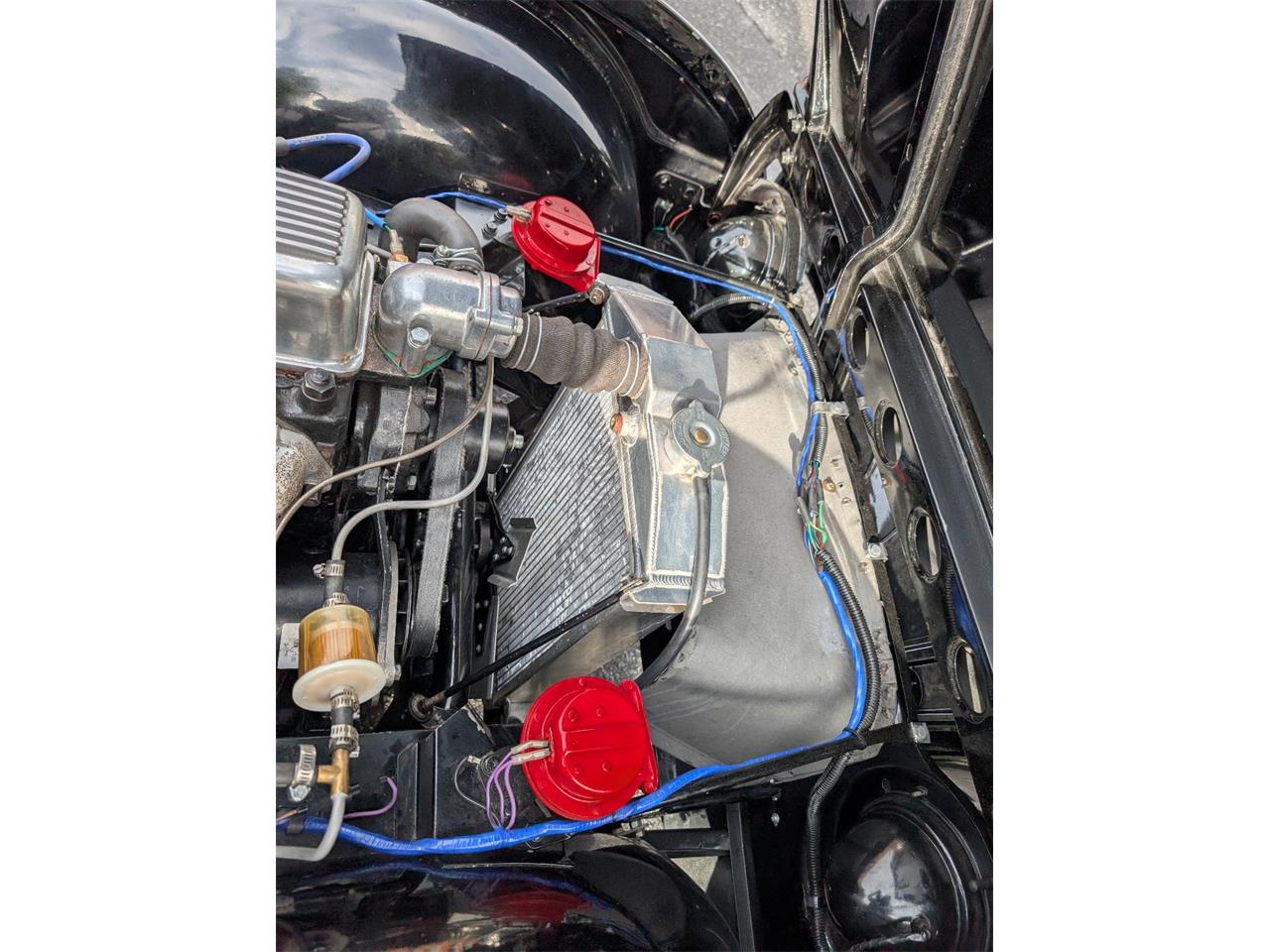 Triumph-Tr4-1964-New-Gloss-Black-pain-Light-grey-leather-52