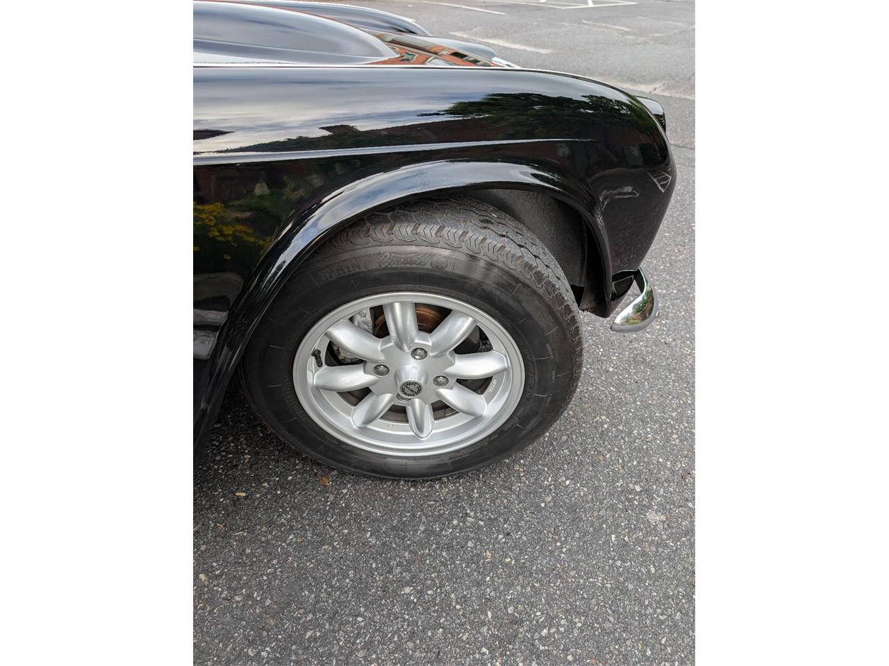 Triumph-Tr4-1964-New-Gloss-Black-pain-Light-grey-leather-53
