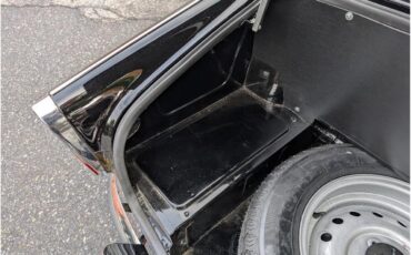 Triumph-Tr4-1964-New-Gloss-Black-pain-Light-grey-leather-58