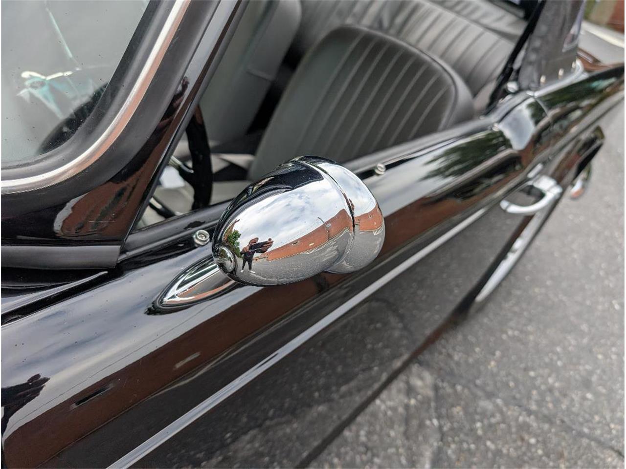 Triumph-Tr4-1964-New-Gloss-Black-pain-Light-grey-leather-6