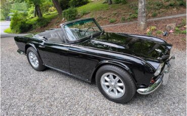 Triumph-Tr4-1964-New-Gloss-Black-pain-Light-grey-leather-61