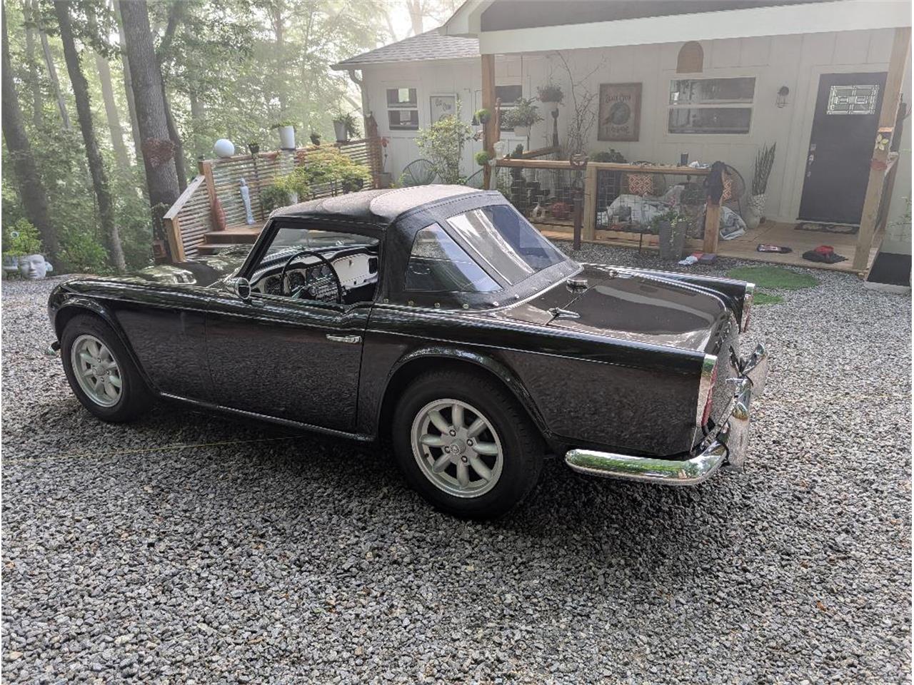 Triumph-Tr4-1964-New-Gloss-Black-pain-Light-grey-leather-63