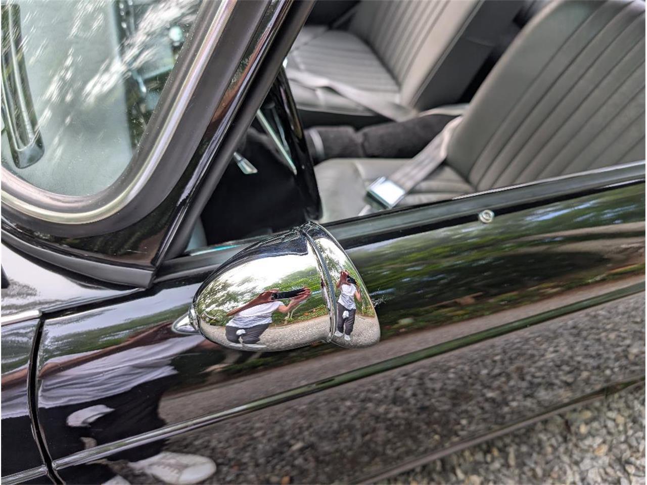 Triumph-Tr4-1964-New-Gloss-Black-pain-Light-grey-leather-64