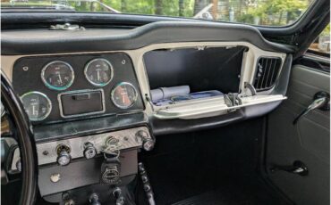 Triumph-Tr4-1964-New-Gloss-Black-pain-Light-grey-leather-68
