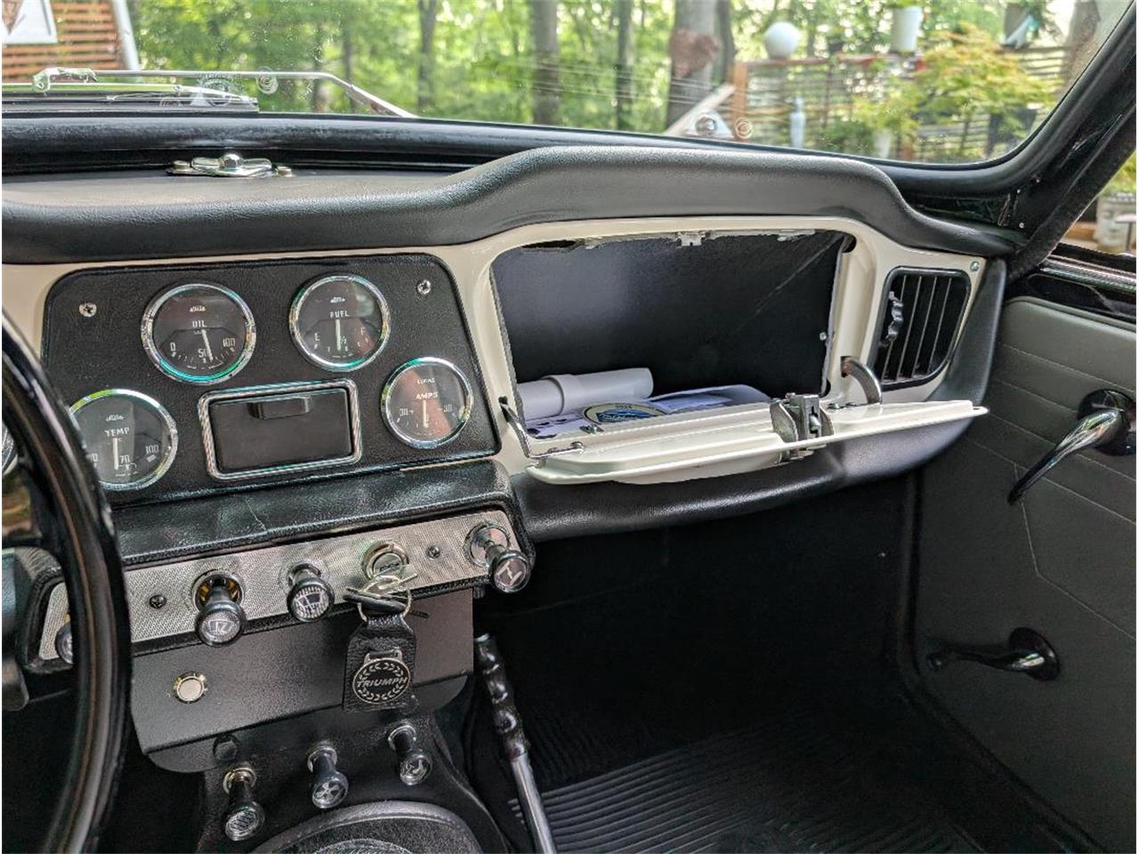 Triumph-Tr4-1964-New-Gloss-Black-pain-Light-grey-leather-68