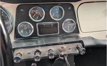 Triumph-Tr4-1964-New-Gloss-Black-pain-Light-grey-leather-72