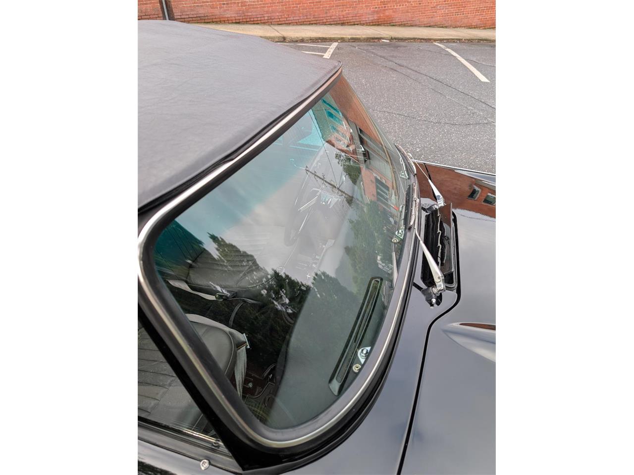 Triumph-Tr4-1964-New-Gloss-Black-pain-Light-grey-leather-78