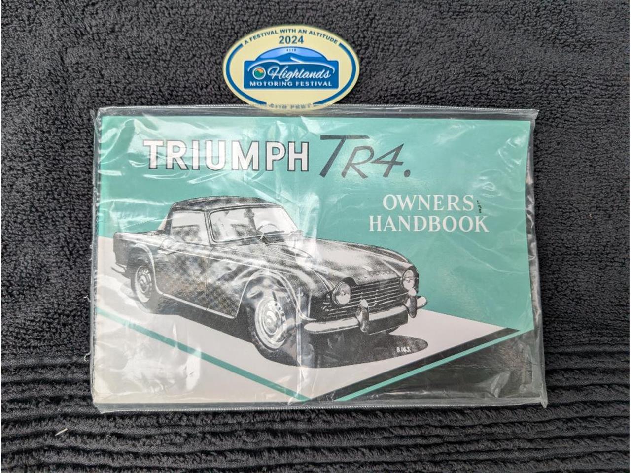 Triumph-Tr4-1964-New-Gloss-Black-pain-Light-grey-leather-82