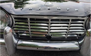 Triumph-Tr4-1964-New-Gloss-Black-pain-Light-grey-leather-9
