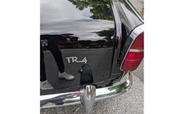 Triumph-Tr4-1964-New-Gloss-Black-pain-Light-grey-leather-95