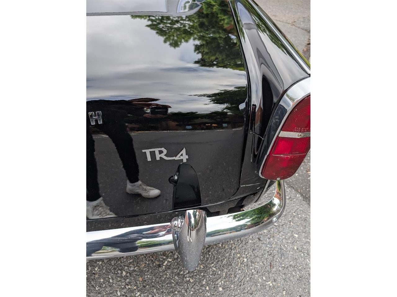 Triumph-Tr4-1964-New-Gloss-Black-pain-Light-grey-leather-95