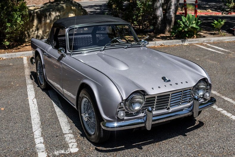 Triumph-Tr4-1965-Granite-Gray-Black-2