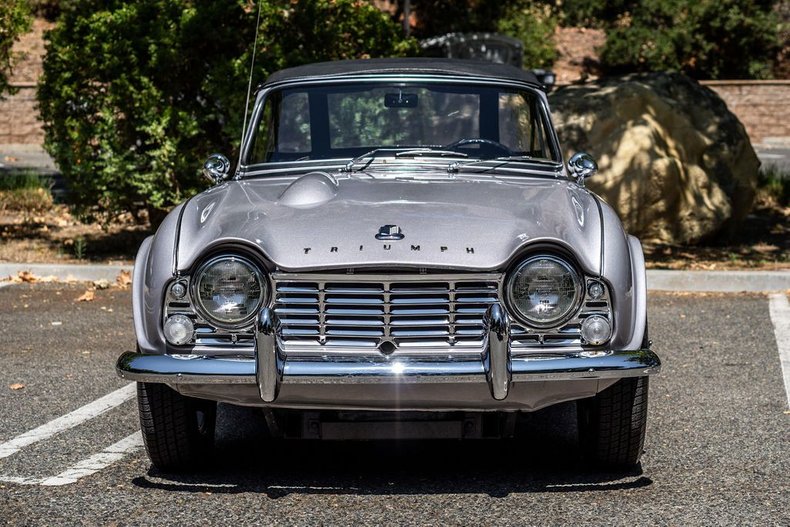 Triumph-Tr4-1965-Granite-Gray-Black-21