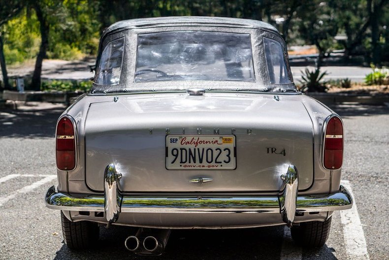 Triumph-Tr4-1965-Granite-Gray-Black-25