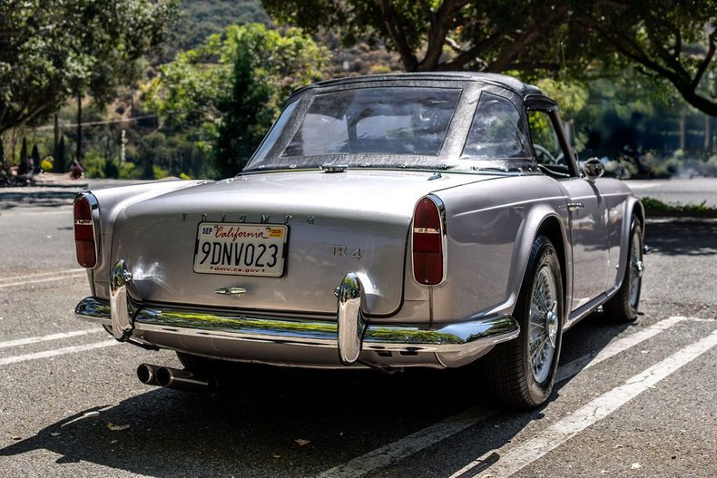 Triumph-Tr4-1965-Granite-Gray-Black-26