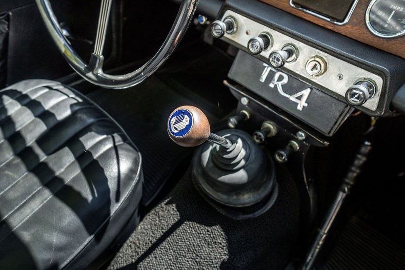 Triumph-Tr4-1965-Granite-Gray-Black-44