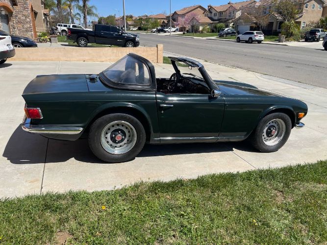 Triumph-Tr6-1972-Green-15