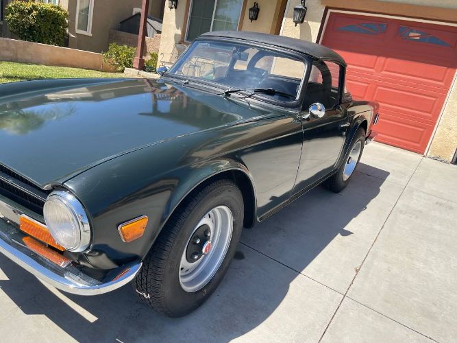 Triumph-Tr6-1972-Green-19
