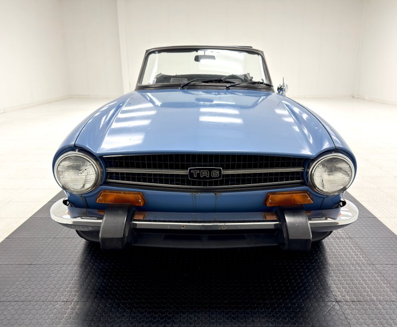 Triumph-Tr6-1974-French-Blue-Black-10