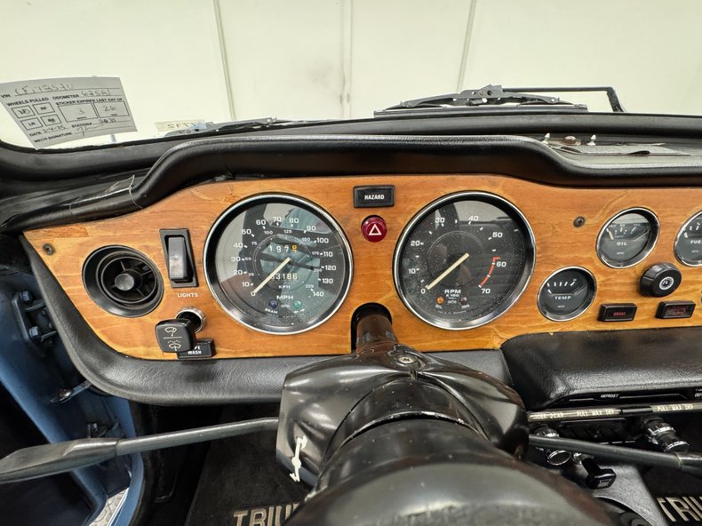 Triumph-Tr6-1974-French-Blue-Black-20