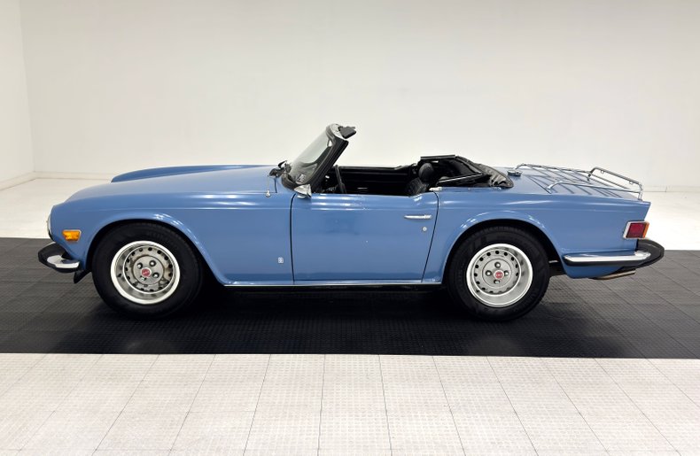 Triumph-Tr6-1974-French-Blue-Black-3