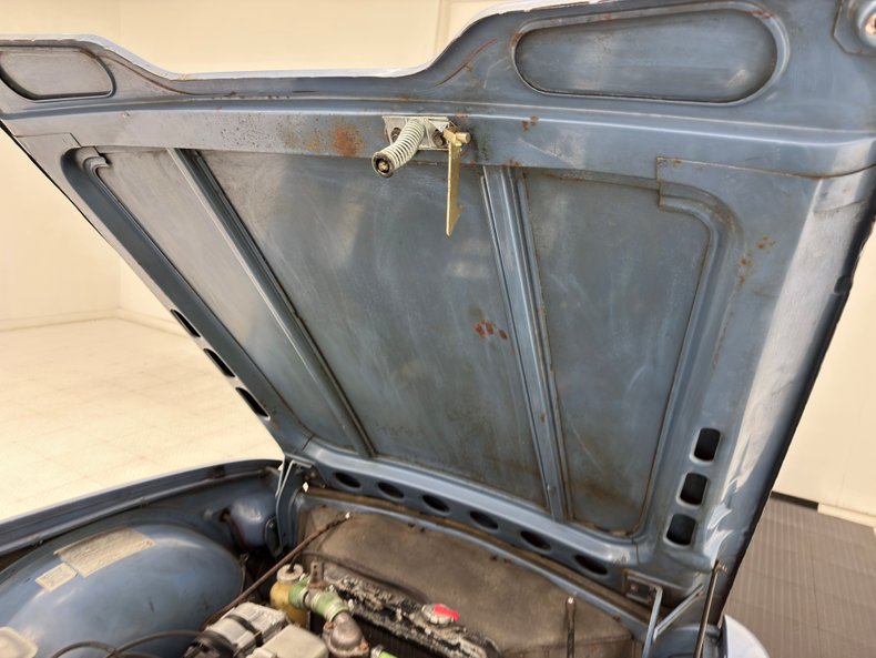 Triumph-Tr6-1974-French-Blue-Black-34
