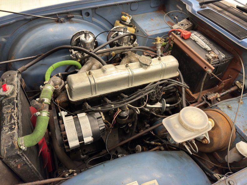 Triumph-Tr6-1974-French-Blue-Black-37