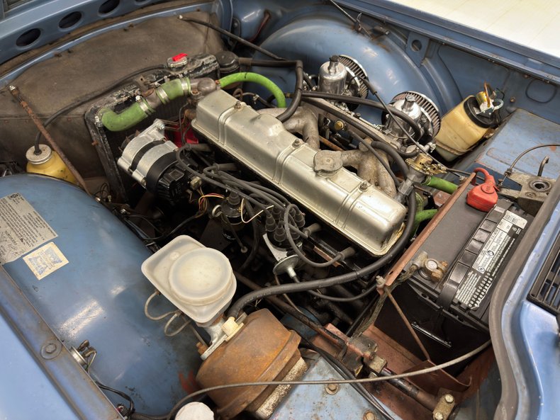 Triumph-Tr6-1974-French-Blue-Black-38