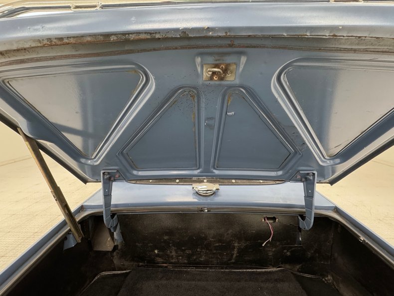 Triumph-Tr6-1974-French-Blue-Black-39