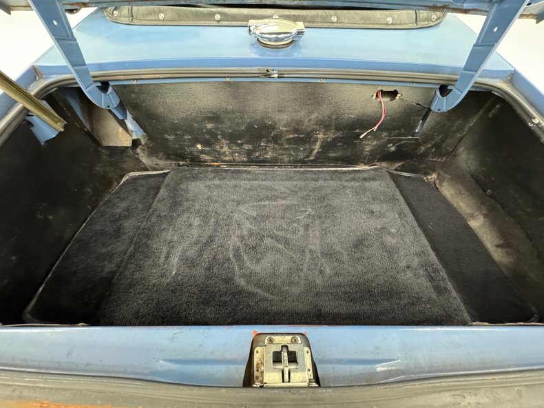 Triumph-Tr6-1974-French-Blue-Black-41