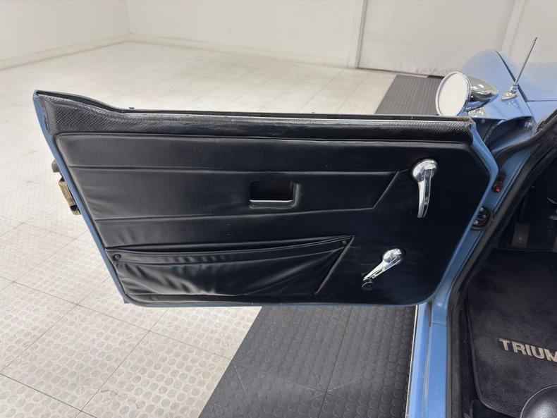 Triumph-Tr6-1974-French-Blue-Black-43