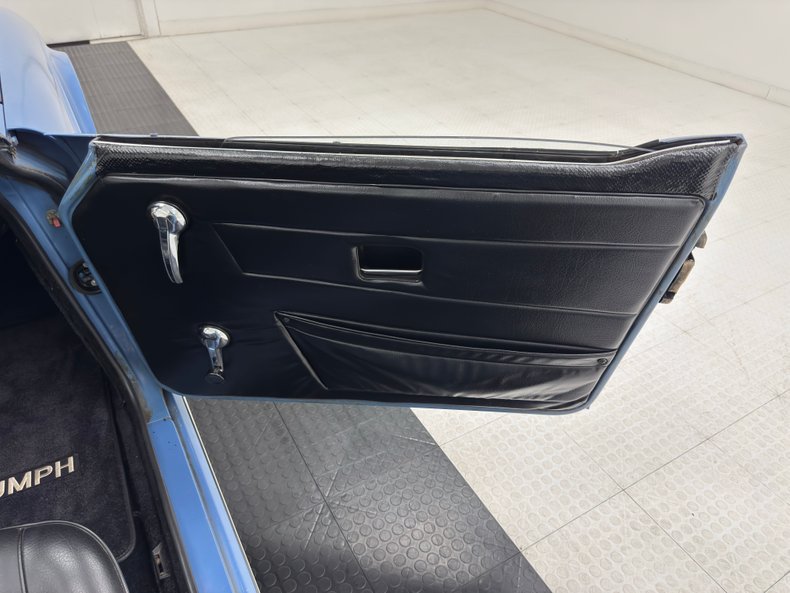 Triumph-Tr6-1974-French-Blue-Black-44
