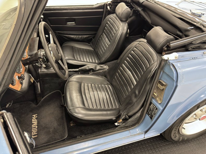 Triumph-Tr6-1974-French-Blue-Black-45