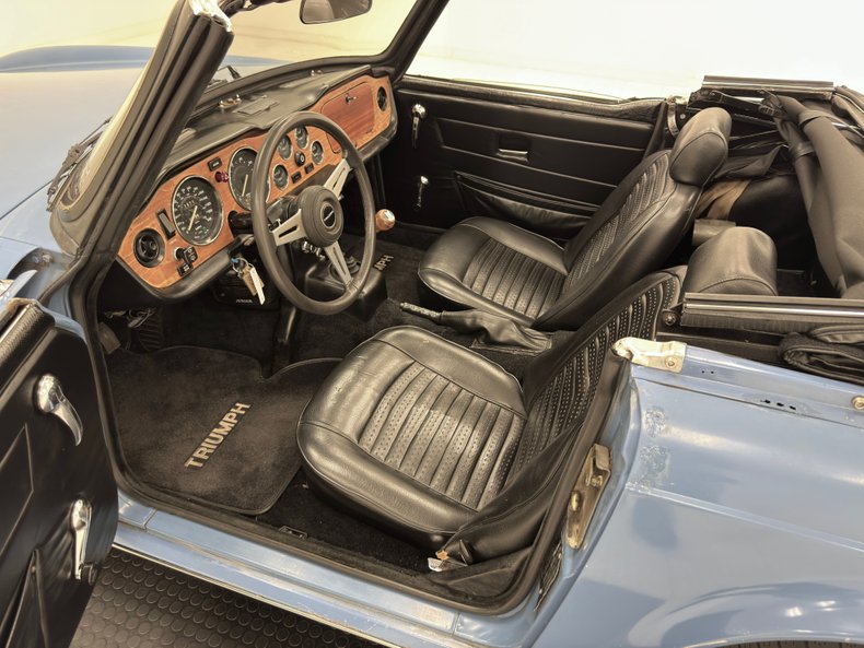 Triumph-Tr6-1974-French-Blue-Black-46